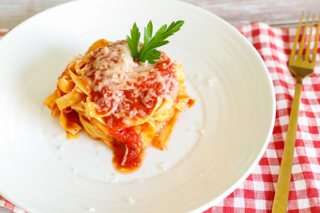 Tagliatelle al pomodoro e sbirro