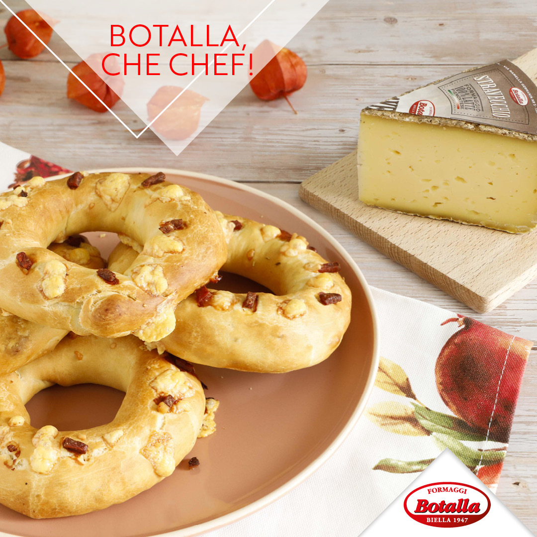 Ciambelle al formaggio Stravecchio con speck e rosmarino